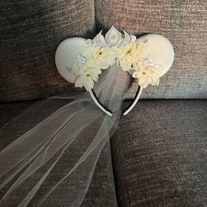 Disney Elegant White Floral Bridal Ears Headband with Veil